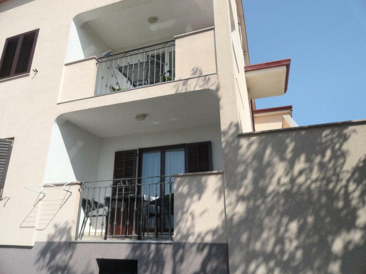 Appartement Tona à Rovinjsko Selo Extérieur photo
