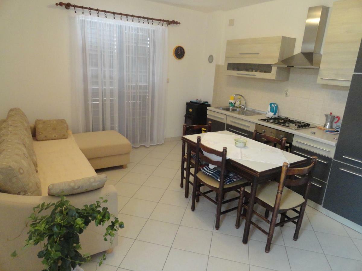 Appartement Tona à Rovinjsko Selo Extérieur photo